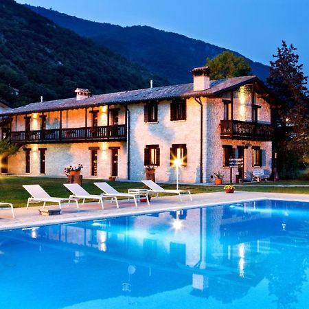 Ai Cadelach Hotel Giulia Revine Lago Bagian luar foto