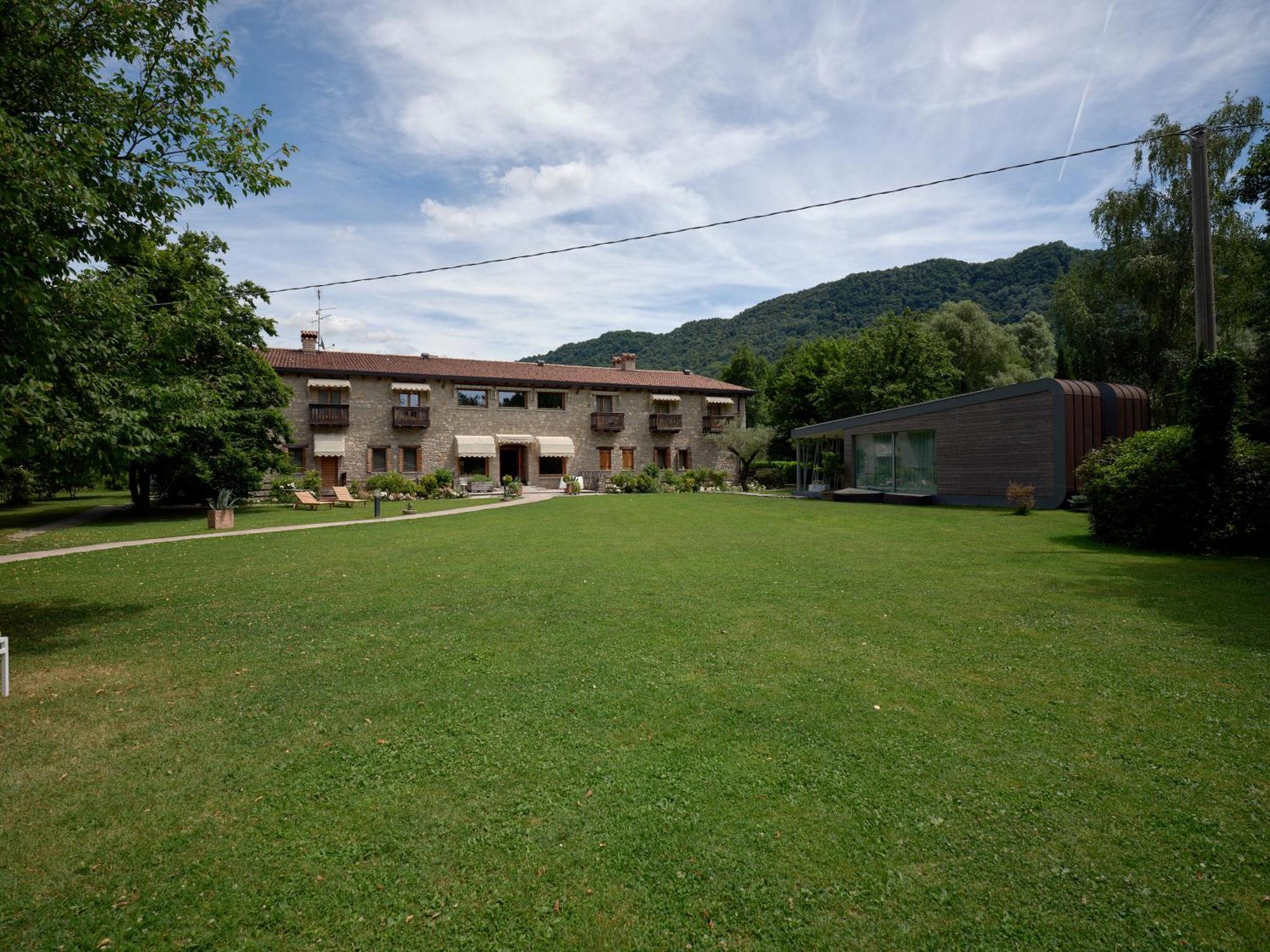 Ai Cadelach Hotel Giulia Revine Lago Bagian luar foto