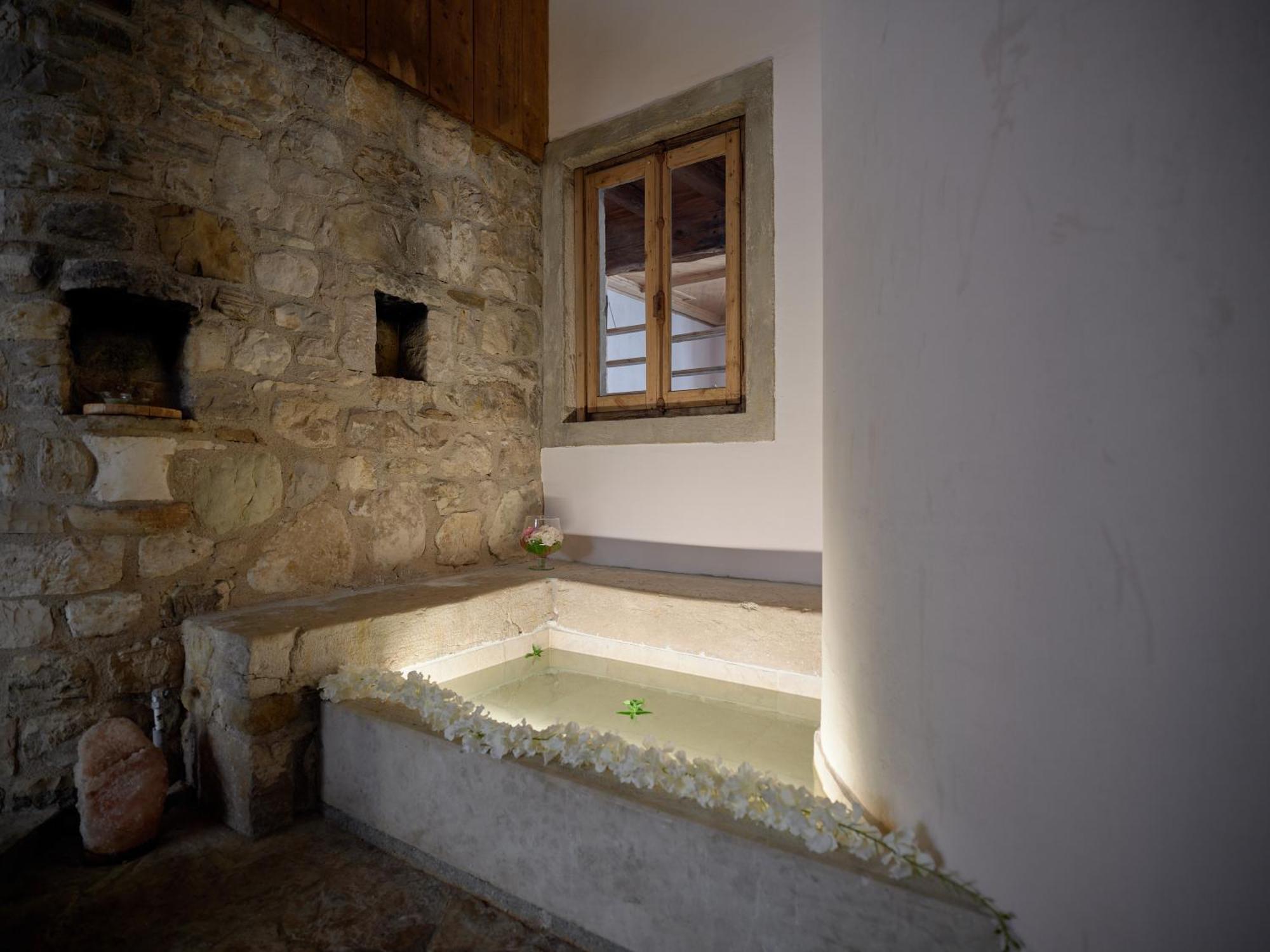 Ai Cadelach Hotel Giulia Revine Lago Bagian luar foto