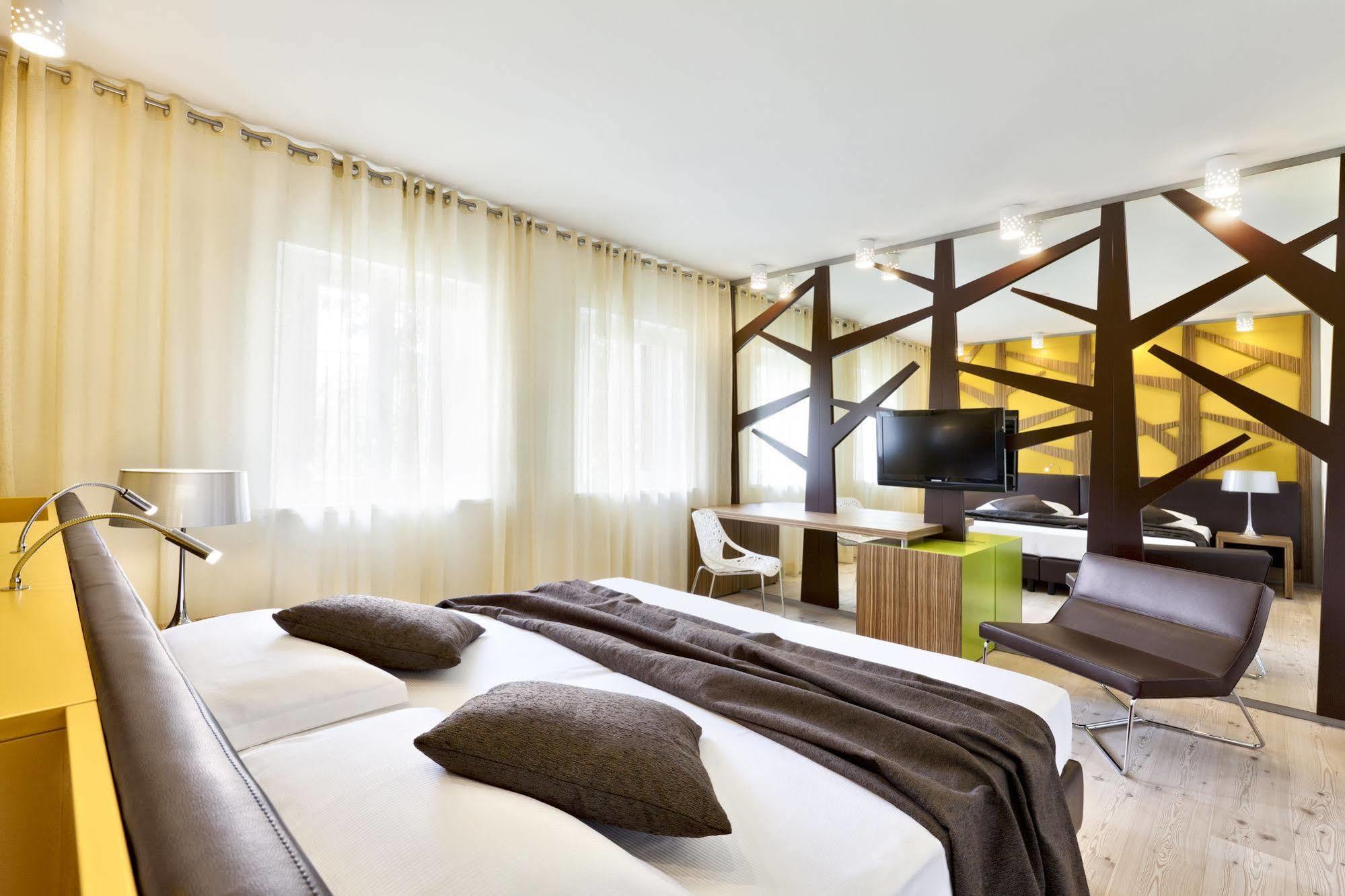 Ai Cadelach Hotel Giulia Revine Lago Bagian luar foto